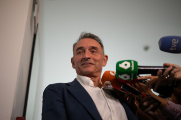 Archivo - El diputado de Sumar Enrique Fernando Santiago a su llegada a la reunión del grupo Parlamentario Plurinacional Sumar en el Congreso de los Diputados, en el Escritorio del Congreso de los Di