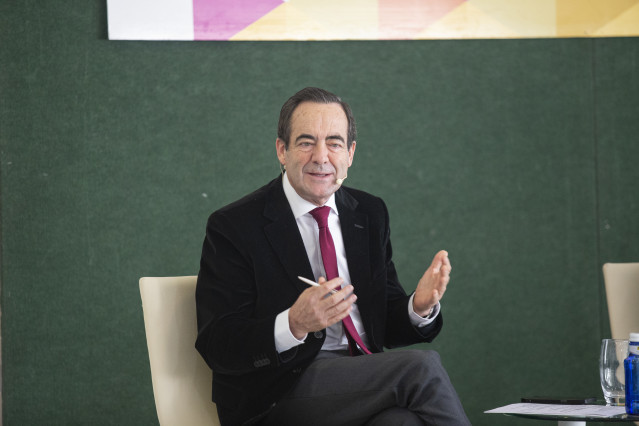 Archivo - El expresidente del Congreso de los Diputados, exministro de Defensa y expresidente de la Junta de Comunidades de Castilla-La Mancha, José Bono, interviene en el coloquio ‘Análisis y futuro de la Ciudad de Melilla’ dentro del V Foro Empresarial