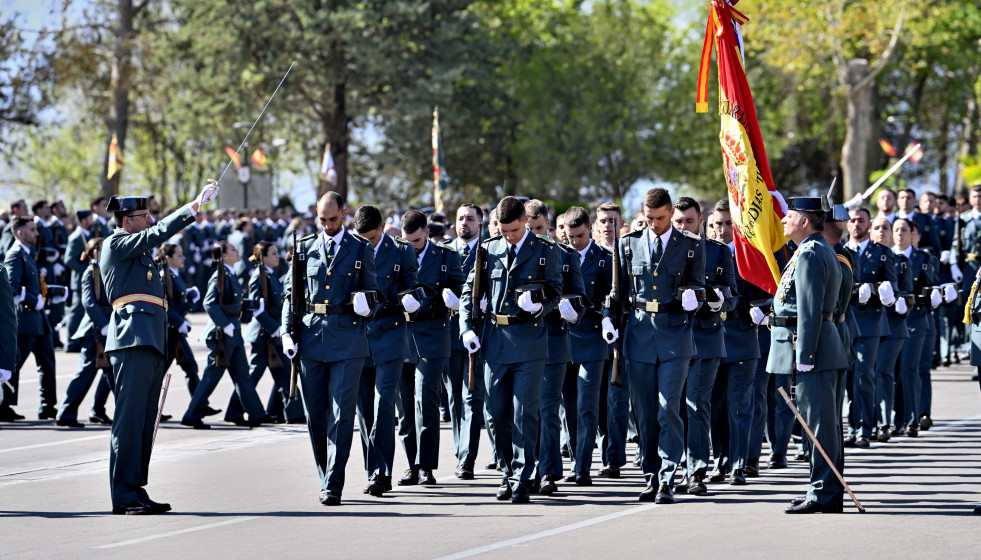 Archivo - Imágenes durante la jura de bandera de guardias civiles en Baeza (Jaén)