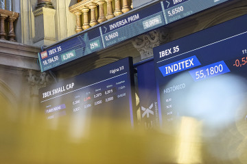 Paneles informativos en el Palacio de la Bolsa de Madrid