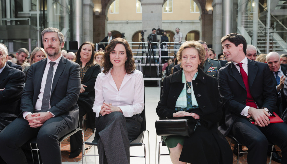 El consejero de la Presidencia de la Comunidad de Madrid, Miguel Ángel García Martín (i), y la presidenta de la Comunidad de Madrid, Isabel Díaz Ayuso (2i), durante la presentación del cortometra