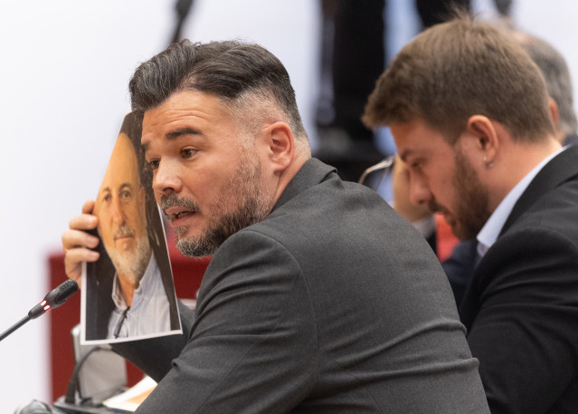 Archivo - El portavoz de ERC en el Congreso, Gabriel Rufián, cuando interrogaba a Carlos Mazón en el Congreso