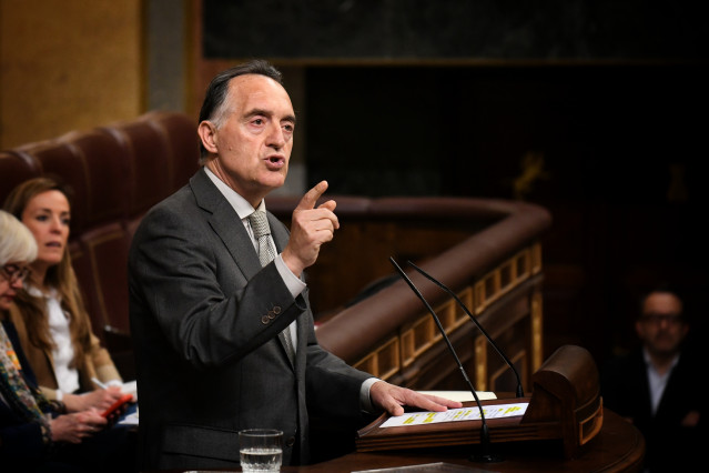 Archivo - El diputado del PSOE Artemi Rallo durante una sesión plenaria en el Congreso de los Diputados, a 10 de abril de 2025, en Madrid (España).