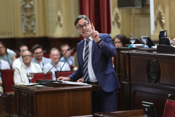 Archivo - El conseller de Economía, Hacienda e Innovación del Govern balear, Antoni Costa, interviene durante un debate de presupuestos autonómicos en el Parlament Balear, a 8 de julio de 2025, en 