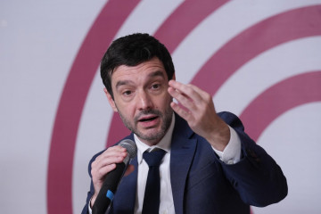 El ministro de Derechos Sociales, Consumo y Agenda 2030, Pablo Bustinduy, en un acto de los Comuns