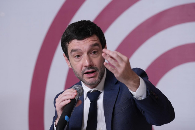 El ministro de Derechos Sociales, Consumo y Agenda 2030, Pablo Bustinduy, en un acto de los Comuns