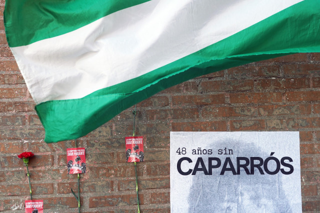 Archivo - Ofrenda floral en homenaje a Manuel José García Caparrós por el 48 aniversario de su asesinato