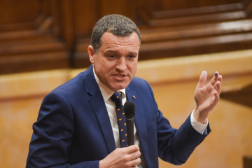 El conseller de Agricultura, Ganadería, Pesca y Alimentación de la Generalitat, Òscar Ordeig, en la sesión de control al Govern en el Parlament