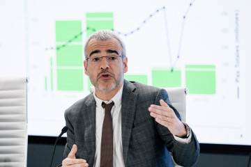 El  presidente y consejero delegado de Aena, Maurici Lucena, durante la presentación a los medios de comunicación de la propuesta de DORA III, correspondiente al período 2027-2031, en la sede de Ae