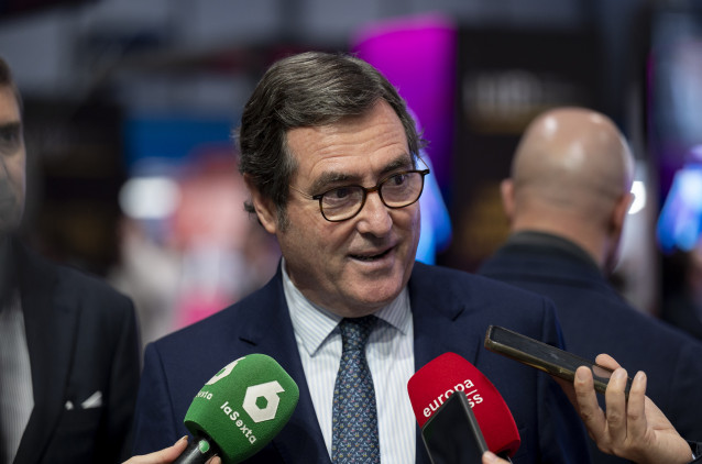 El presidente de la CEOE, Antonio Garamendi, durante la presentación del foro Restaurant Trends 2026, en IFEMA Madrid, a 17 de febrero de 2026, en Madrid (España). El foro se centra en la innovación para la hostelería, destacando la sostenibilidad, la dig