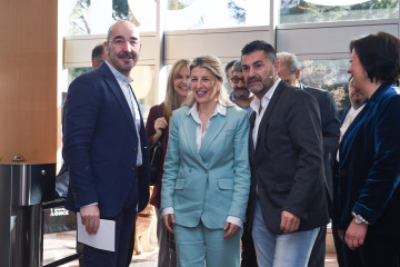 Archivo - La vicepresidenta segunda y ministra de Trabajo y Economía Social, Yolanda Díaz (2i), inaugura la jornada 'Los retos y el futuro del trabajo autónomo', en la Torre ILUNION, a 6 de marzo d