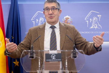 El portavoz del PSOE en el Congreso, Patxi López, durante una rueda de prensa en el Congreso de los Diputados, a 16 de febrero de 2026, en Madrid (España).