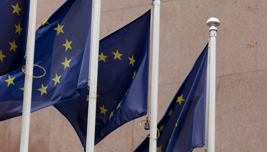 Archivo - Varias banderas de la Unión Europea en una imagen de archivo.