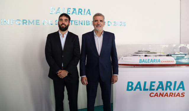 El presidente de Baleària, Adolfo Utor (d), y el vicepresidente de la naviera, Guillermo Utor (i), este miércoles durante la presentación de resultados de la compañía