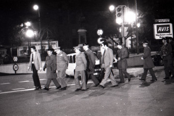 Archivo - Imágenes del cordón policial que rodea el Congreso de los diputados durante el intento de Golpe de Estado por parte del Teniente Coronel de la Guardia Civil, Antonio Tejero.