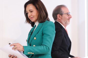 Archivo - La presidenta del Banco Santander, Ana Botín, y el consejero delegado del Banco Santander, Héctor Grisi, durante la presentación de los resultados de Banco Santander en su ejercicio de 20