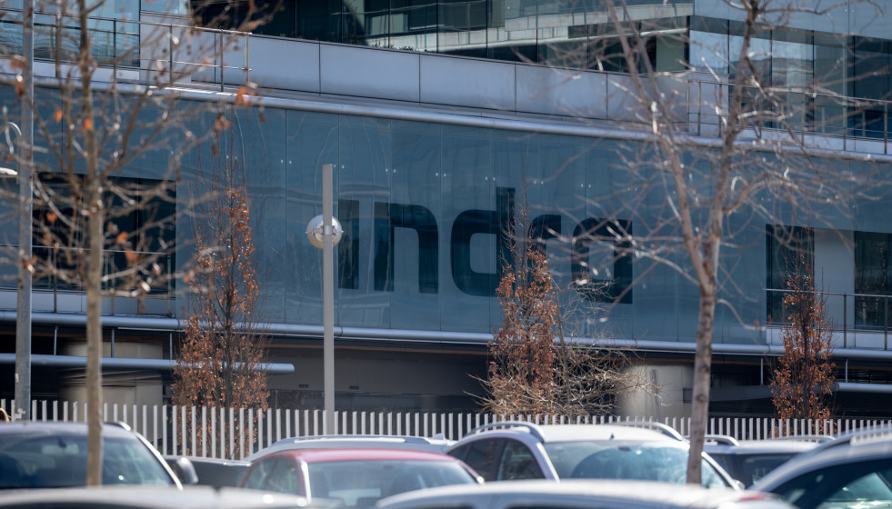 Archivo - Fachada de la sede de Indra, a 5 de febrero de 2025, en Madrid (España).