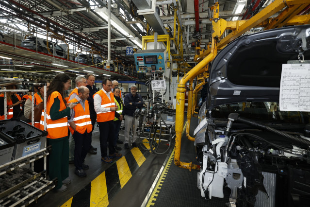 Archivo - Antonio Filosa, CEO de Stellantis, en la planta de Stellantis Vigo.