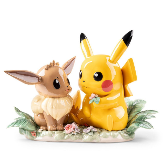 La empresa Lladró se sumerge en el universo Pokémon en su trigésimo aniversario con dos creaciones con las que la marca valenciana interpreta a las famosas criaturas a partir de su propio lenguaje de porcelana artesanal.