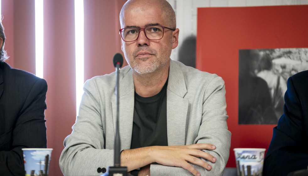 Archivo - El secretario general de CCOO, Unai Sordo, durante la presentación de los resultados de una encuesta de negociación colectiva, en la sede del sindicato, a 2 de octubre de 2023, en Madrid (