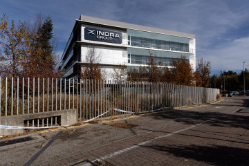 Archivo - Fachada de la sede de Indra, a 25 de noviembre de 2025, en Alcobendas, Madrid (España).