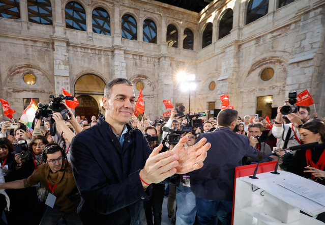 El presidente del gobierno, Pedro Sánchez, durante un acto de inicio de campaña electoral, a 26 de febrero de 2026, en Burgos, Castilla y León (España). El presidente del Gobierno, Pedro Sánchez, va a intervenir en tres actos durante la campaña electoral