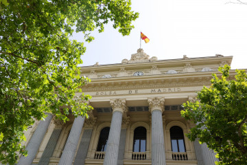 Archivo - Fachada del Palacio de la Bolsa, a 18 de julio de 2023, en Madrid (España).