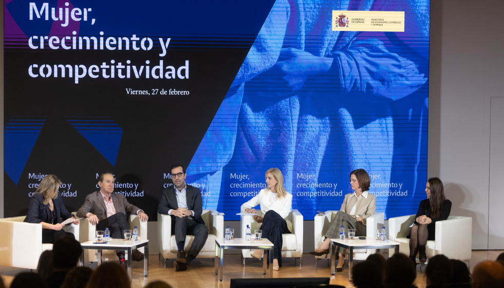 El ministro de Economía, Comercio y Empresa, Carlos Cuerpo, durante el encuentro ‘Mujer, Crecimiento y Competitividad’, en la sede del Ministerio, a 27 de febrero de 20266, en Madrid (España). E