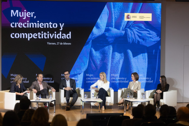 El ministro de Economía, Comercio y Empresa, Carlos Cuerpo, durante el encuentro ‘Mujer, Crecimiento y Competitividad’, en la sede del Ministerio, a 27 de febrero de 20266, en Madrid (España). El encuentro ha sido organizado por el Ministerio de Economía,