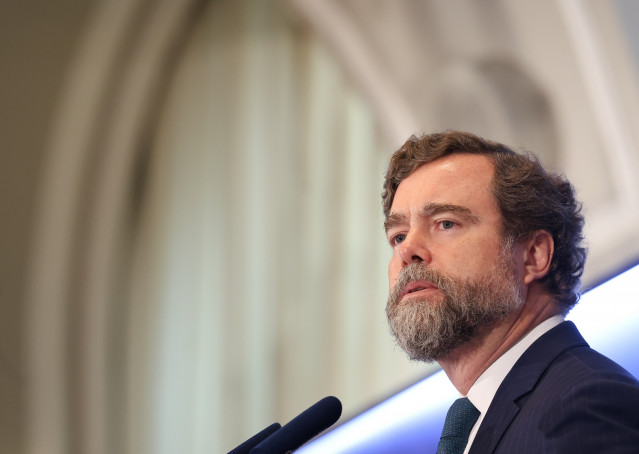 Archivo - El presidente de la plataforma Atenea, Iván Espinosa de los Monteros, interviene en un desayuno de Nueva Economía Fórum, en el Hotel Mandarín Oriental Ritz, a 12 de noviembre de 2025, en Madrid (España).
