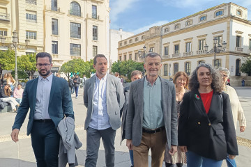 El coordinador federal de IU y candidato de Por Andalucía a las elecciones andaluzas, Antonio Maíllo, en la Plaza de las Tendillas de Córdoba este viernes, 27 de febrero de 2026.