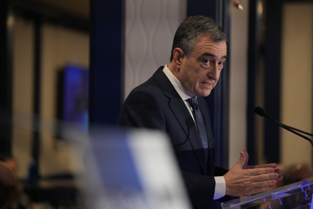 El presidente del Euzkadi Buru Batzar, Aitor Esteban, durante el Fórum Europa-Tribuna Euskadi, en el Hotel Ercilla, a 27 de febrero de 2026, en Bilbao, Bizkaia