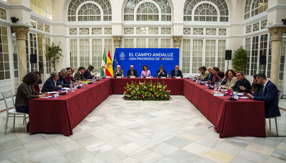 La vicepresidenta primera y ministra de Hacienda, María Jesús Montero preside la reunión con las organizaciones agrarias. A 27 de febrero de 2026 en Sevilla, Andalucía (España). La vicepresidenta