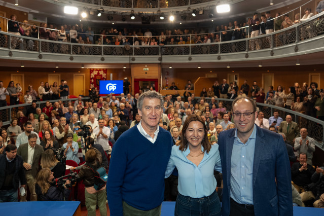 El presidente del Partido Popular, Alberto Núñez Feijóo, durante un mitin en el Teatro Fernando Arrabal, en el marco de las elecciones de Castilla y León del 15 de marzo, a viernes 27 de febrero de 2026, en Ciudad Rodrigo, Salamanca (España).