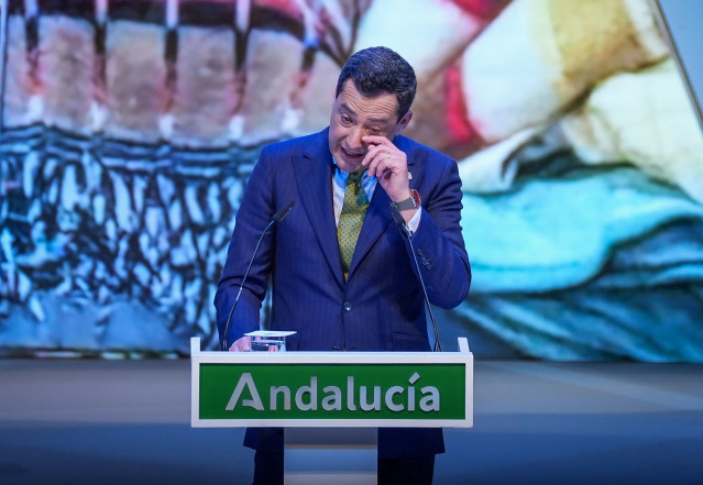 El presidente de la Junta de Andalucía, Juanma Moreno interviene en el acto.