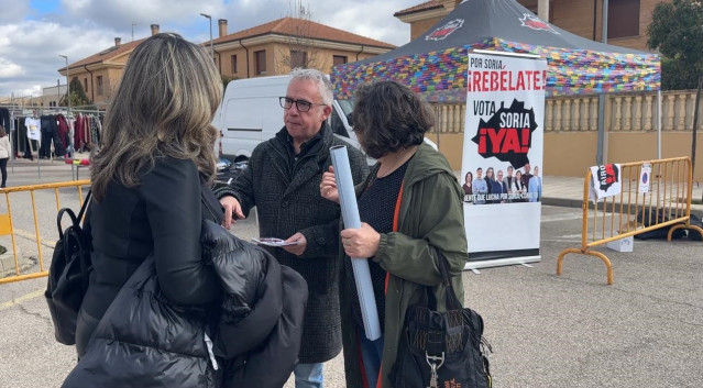 Ángel Ceña durante un acto de campaña en El Burgo de Osma (Soria).