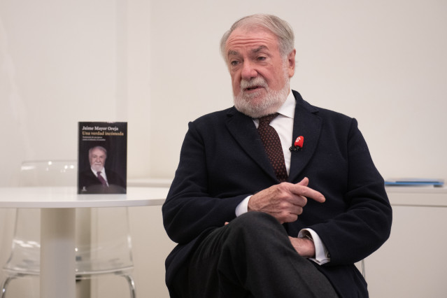 El exministro del Interior Jaime Mayor Oreja en una entrevista concedida a Europa Press, coincidiendo con la publicación de su libro 'Una verdad incómoda'.