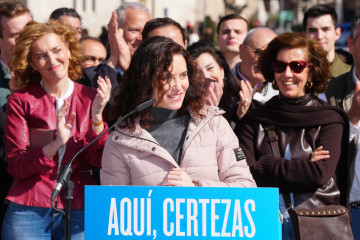 La presidenta de la Comunidad de Madrid y del PP madrileño, Isabel Díaz Ayuso, participa en un acto de partido del PP, en la plaza de Portugalete, a 1 de marzo de 2026, en Valladolid, Castilla León