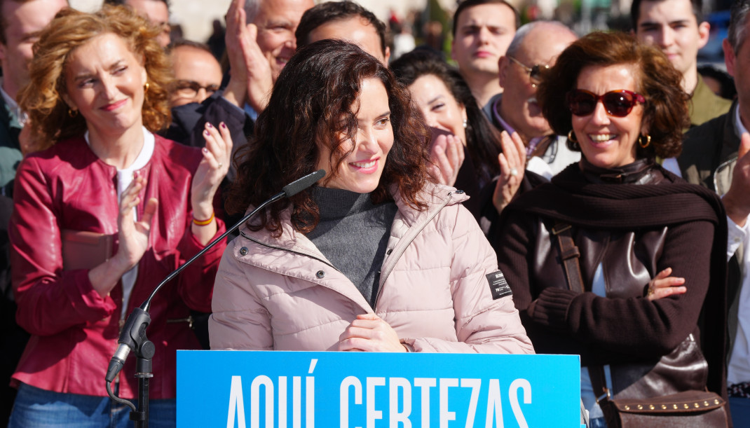 La presidenta de la Comunidad de Madrid y del PP madrileño, Isabel Díaz Ayuso, participa en un acto de partido del PP, en la plaza de Portugalete, a 1 de marzo de 2026, en Valladolid, Castilla León
