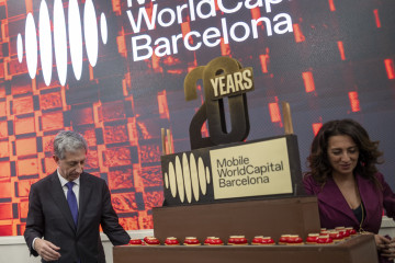 El CEO de MW Capital Barcelona, Francesc Fajula (i), durante un almuerzo en el marco del Mobile World Congress (MWC) 2026, a 1 de marzo de 2026, en Barcelona, Cataluña (España).