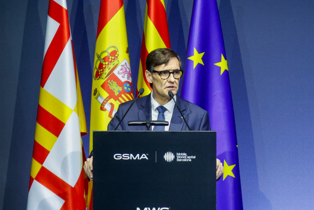El president de la Generalitat, Salvador Illa, interviene durante la cena oficial de inauguración del Mobile World Congress (MWC) Barcelona 2026, en el Museu Nacional d'Art de Catalunya, este domingo