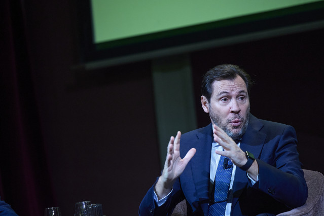 El ministro de Transportes y Movilidad Sostenible, Óscar Puente, durante un desayuno informativo, en el Ateneo de Madrid, a 2 de marzo de 2026, en Madrid (España).