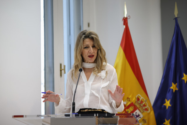 La vicepresidenta segunda y ministra de Trabajo y Economía Social, Yolanda Díaz, interviene durante la presentación del ‘Buzón de las personas becarias’, en el Ministerio de Juventud e Infancia, a 2 de marzo de 2026, en Madrid (España).
