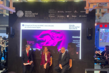 La secretaria de Políticas Digitales, Maria Galindo, el teniente de alcalde de Economía de Barcelona, Jordi Valls, y el consejero delegado de MWCapital, Francesc Fajula.