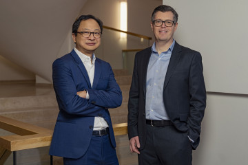 Archivo - De izda a dcha: el responsable de los NextGen Quant de Robeco, Mike Chen, y el responsable de ETF, Nick King.