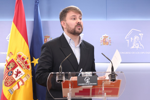 El diputado de Compromís Alberto Ibáñez durante una rueda de prensa en el Congreso, a 24 de febrero de 2026, en Madrid (España).