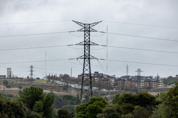 Una torre eléctrica, a 6 de febrero de 2026, en Madrid (España) La demanda de electricidad en España creció 