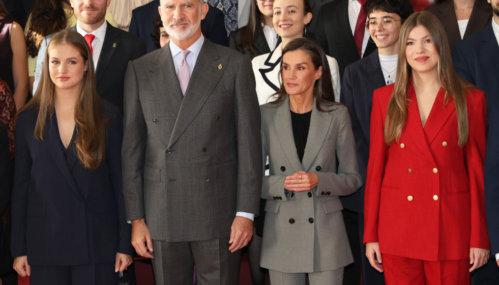Archivo - La Princesa Leonor, el rey Felipe, la Reina Letizia y la Infanta Sofía durante la audiencia a los galardonados con los 