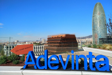 Archivo - Logo de Adevinta en la oficina de Barcelona.