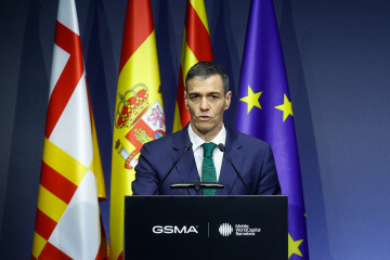 El presidente del Gobierno, Pedro Sánchez, interviene durante la cena oficial de inauguración del Mobile World Congress (MWC) Barcelona 2026, en el Museu Nacional d'Art de Catalunya, a 1 de marzo de
